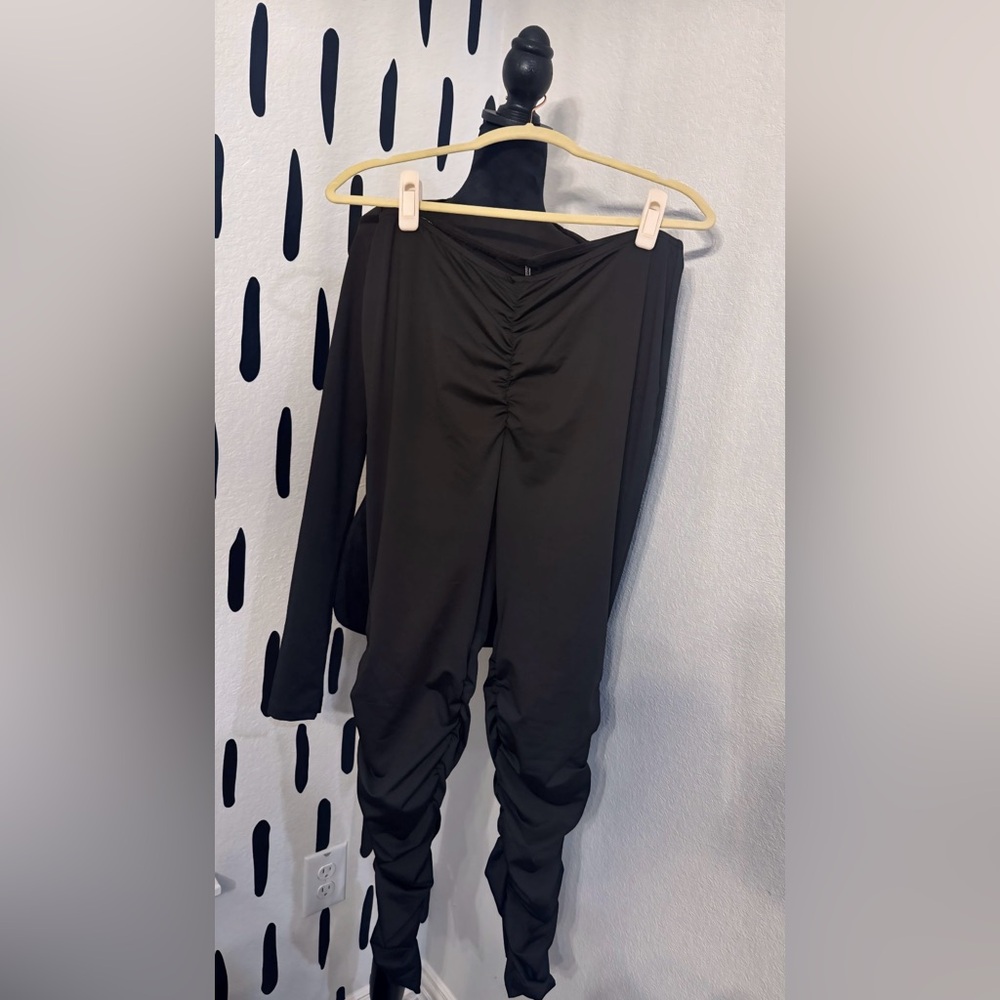 NWOT - Piece Lace-Up Crop Top & Ruched Leggings Set – Black, Sexy Fit - Picture 6 of 7